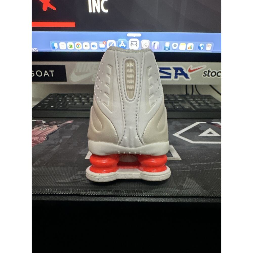 New Women's Size 6 Nike Shox R4 White Phantom AR3565-103 - Picture 4 of 7